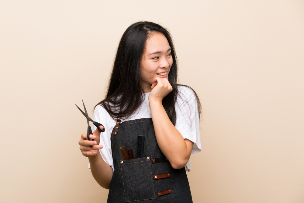 Memanjakan diri dengan aneka perawatan di salon pastinya menyenangkan. Idealnya berapa kali harus ke salon dalam sebulan?