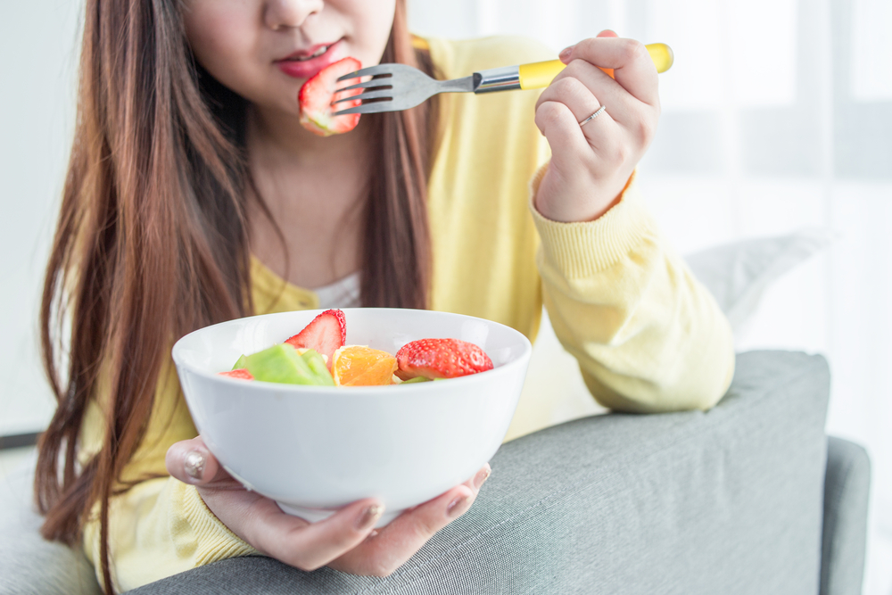 Ingin wajah bebas kusam dan jerawat? Yuk, konsumsi makanan-makanan berikut ini.