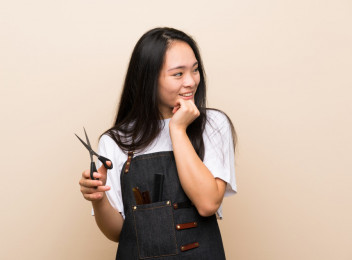 Memanjakan diri dengan aneka perawatan di salon pastinya menyenangkan. Idealnya berapa kali harus ke salon dalam sebulan?